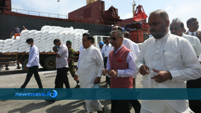ඉන්දියාවෙන් අදත් පොහොර නැවක් ඇවිත් ඉන්දියාවෙන් අදත් පොහොර නැවක් ඇවිත්