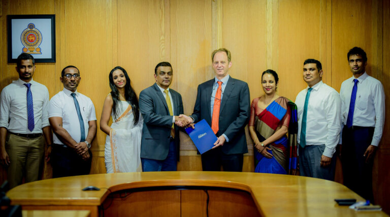 මෙරට සිසුන්ට ජාත්යන්තර මට්ටමේ ගුවන් සේවා පාඨමාලා හැදෑරීමට අවස්ථාවක් මෙරට සිසුන්ට ජාත්යන්තර මට්ටමේ ගුවන් සේවා පාඨමාලා හැදෑරීමට අවස්ථාවක්