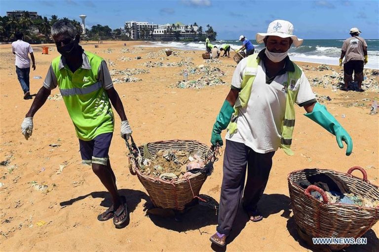 ගල්කිස්ස වෙරළේ අසාමාන්‍ය කුණු තොගය නගර සභාවක වැඩක්!