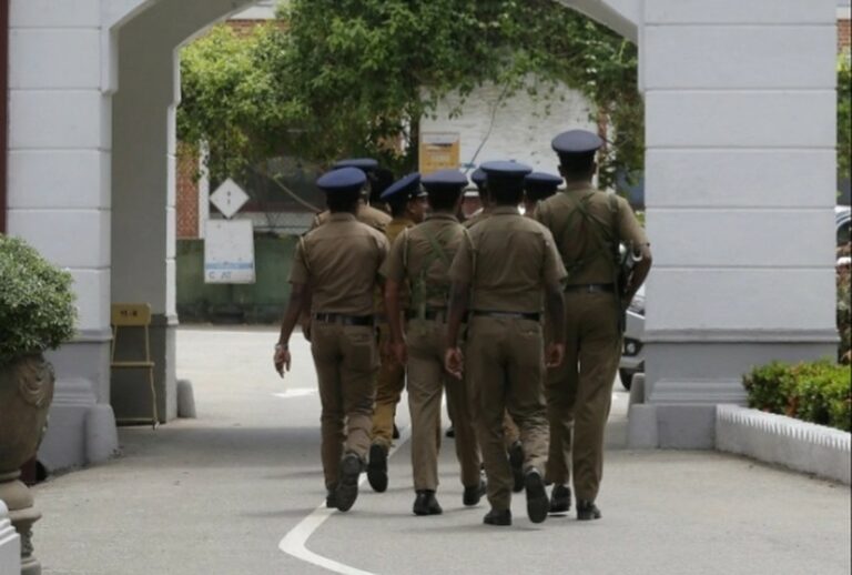 පොලිසියේ නිවාඩු ලබන15 දක්වා අවංගු කෙරේ