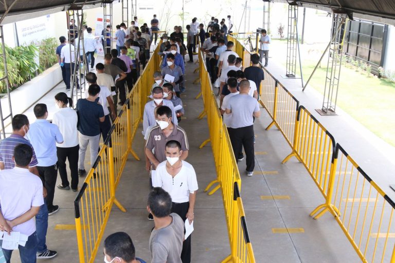 මෙරට චීන ජාතිකයන්ට  සිනෝෆාම් එන්නත දී අවසන්