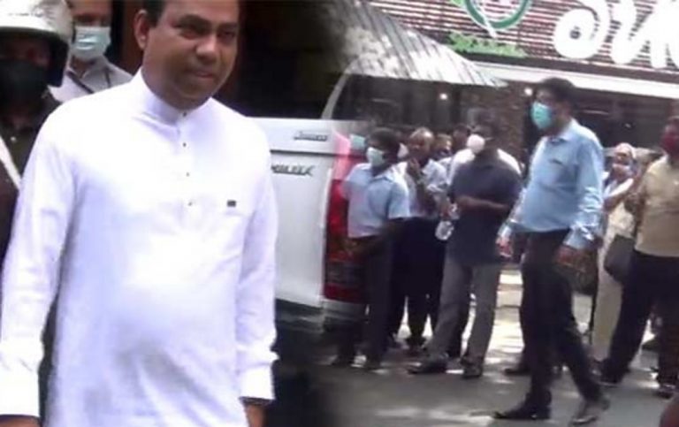 පාර්ලිමේන්තු මන්ත්‍රී ජගත් කුමාරට බිත්තර ප්‍රහාරයක්