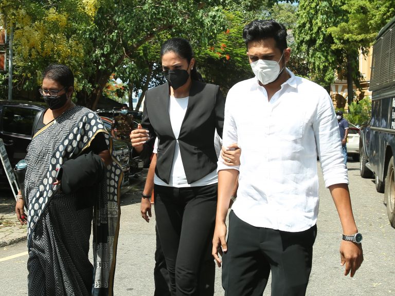 කැරොලයින් සහ චූලාට උසාවියෙන් ඇප
