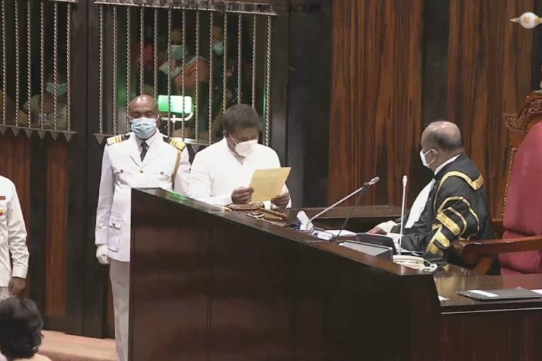 අජිත් පාර්ලිමේන්තුවට දිවුරයි