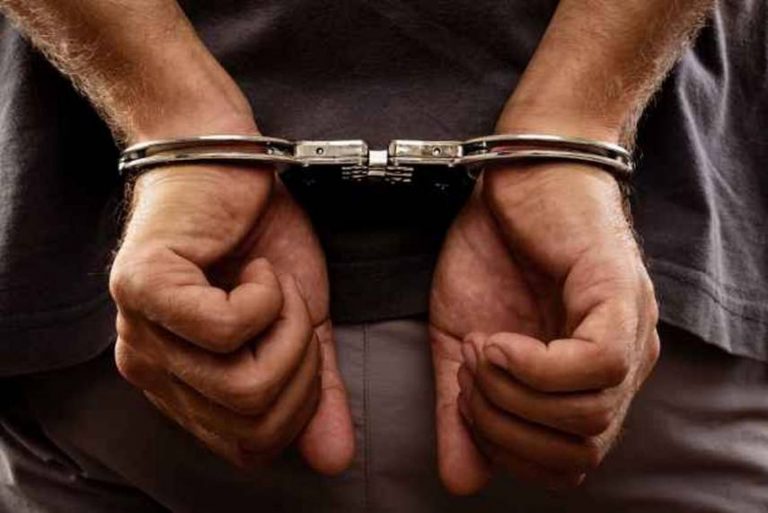 චීන ආරක්ෂක ඇමතිට හෝන් විරෝධයක් දක්වන්න උසිගැන්වූ තරුණයා අත්අඩංගුවට චීන ආරක්ෂක ඇමතිට හෝන් විරෝධයක් දක්වන්න උසිගැන්වූ තරුණයා අත්අඩංගුවට