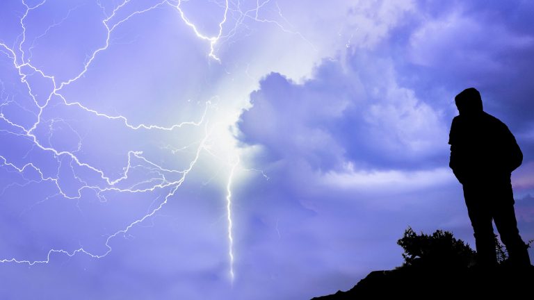 ජංගම දුරකතනයෙන් ආ අකුණු මාරයා