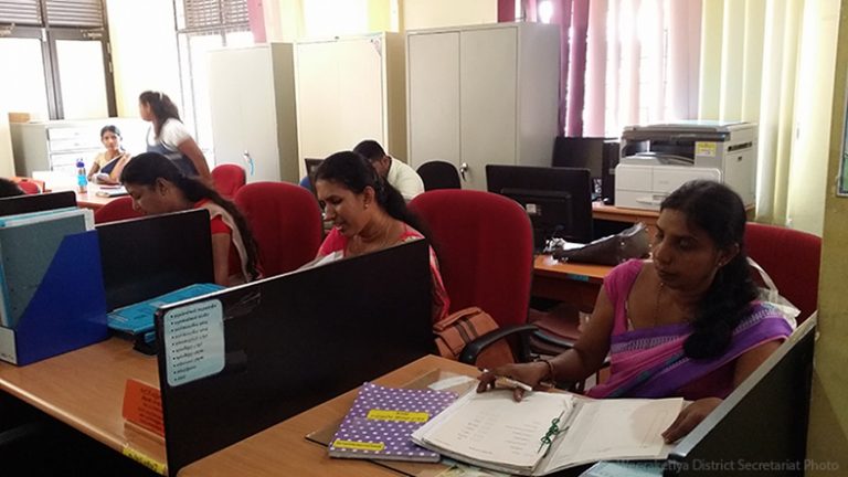 රාජ්‍ය සේවකයන්ගේ මැයි වැටුප දෙන දිනය වෙනස් වෙයි