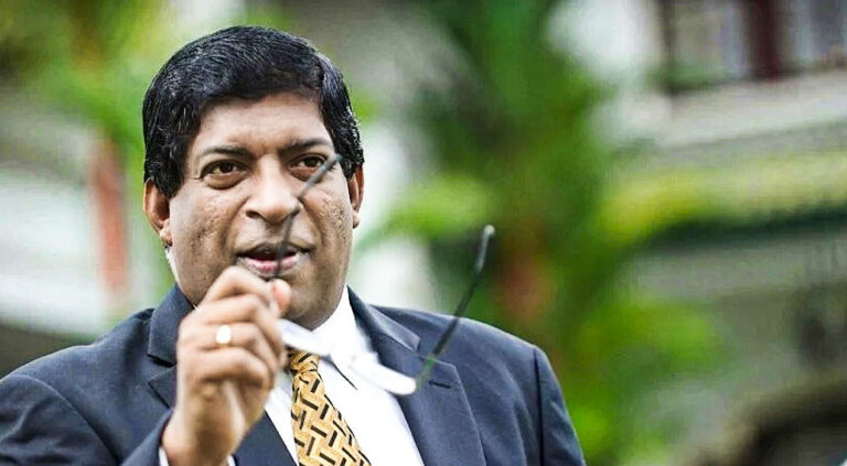 රවී එළියට