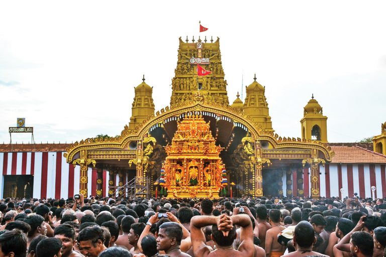 කොව්ඩි නීති කැඩූ යාපනයේ තේරු උත්සවයේ සංවිධායකයින් දෙදෙනෙක් අත්අඩංගුවට