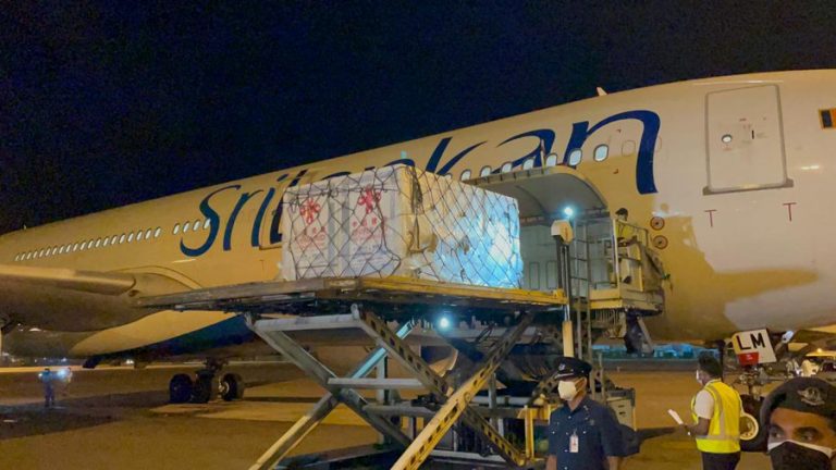 චීන එන්නත් මාත්රා ලක්ෂ 5ක් කටුනායකට චීන එන්නත් මාත්රා ලක්ෂ 5ක් කටුනායකට