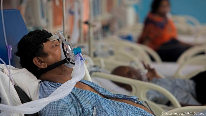 කොවිඩ් ආසාදිත පොලිස් නිලධාරීන් 336 ක් රෝහල් වල