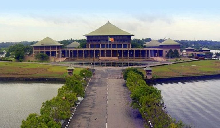 පාර්ලිමේන්තුවටත් කොවිඩ් අවධානමක්