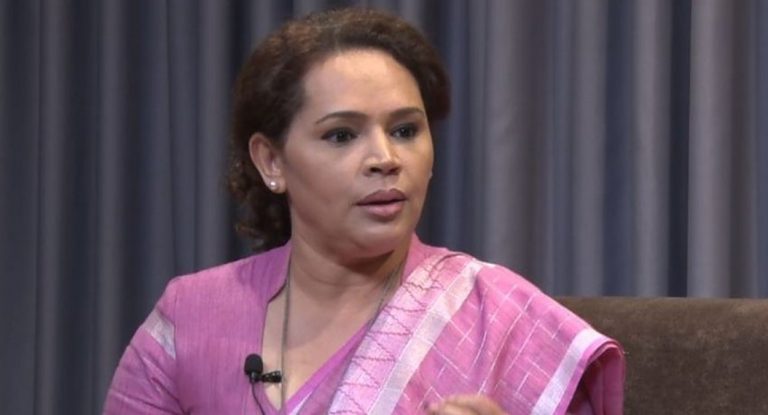ඩයනා ගමගේ මන්ත්‍රිනියට පාස්පෝට් 2ක් ඇතැයි CID විමර්ශනයක්