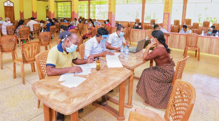 ඊයේ දිනයේ කොවිඩ් එන්නත දුන්නේ මෙහෙමයි