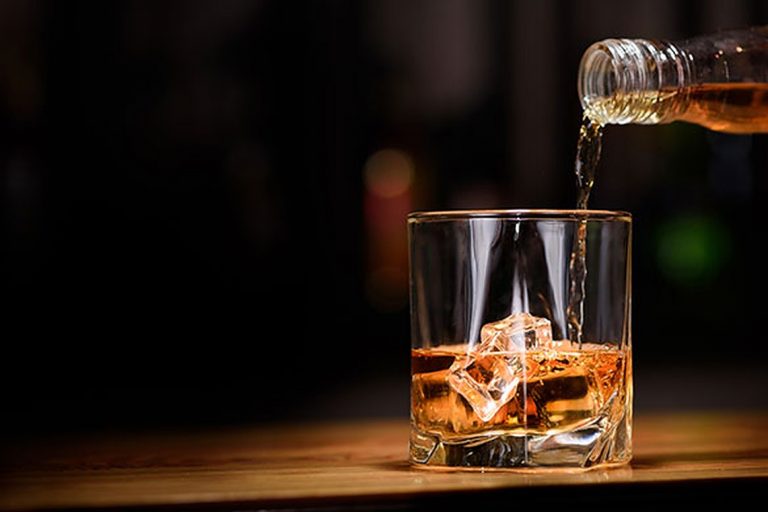 ඇල්කොහොල් කොච්චර  පොඩ්ඩක් ගත්තත් මොළයට හොඳ නෑ