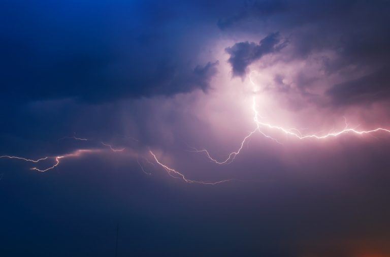 අකුණු පහරකින් වතු කම්කරුවන් 17 කට තුවාල