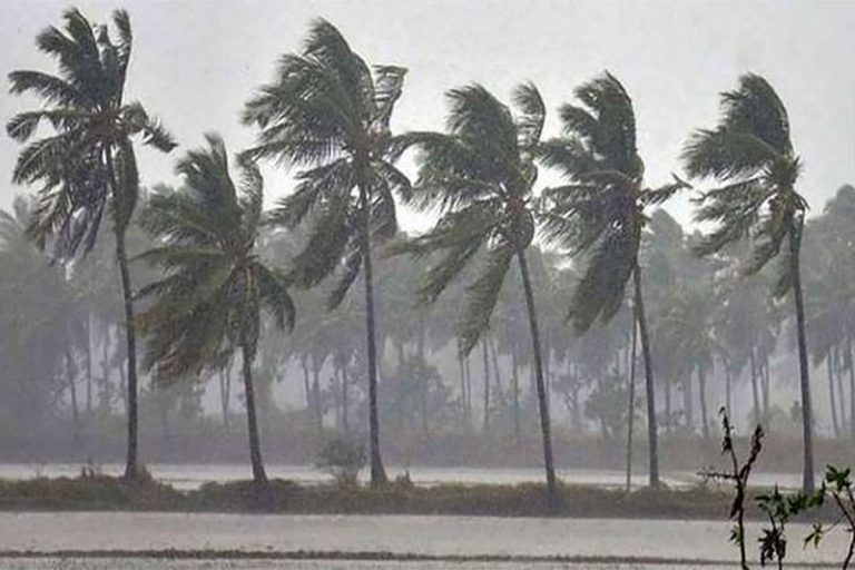 සුළි කුණාටුවක පෙර නිමිත්තක් – අද සිට මුහුදු යන්න එපා සුළි කුණාටුවක පෙර නිමිත්තක් – අද සිට මුහුදු යන්න එපා