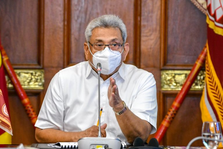 සංචරණ සීමා අස්සේ දොස්තර මුද්‍රාව බොරුවට ගහගෙන යන අය ගැන සොයන්නැයි ජනපති කියයි