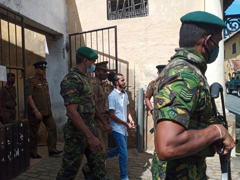 පොඩි ලැසීත් අධිකරණයෙන් ජීවිතාරක්ෂාවක් ඉල්ලයි