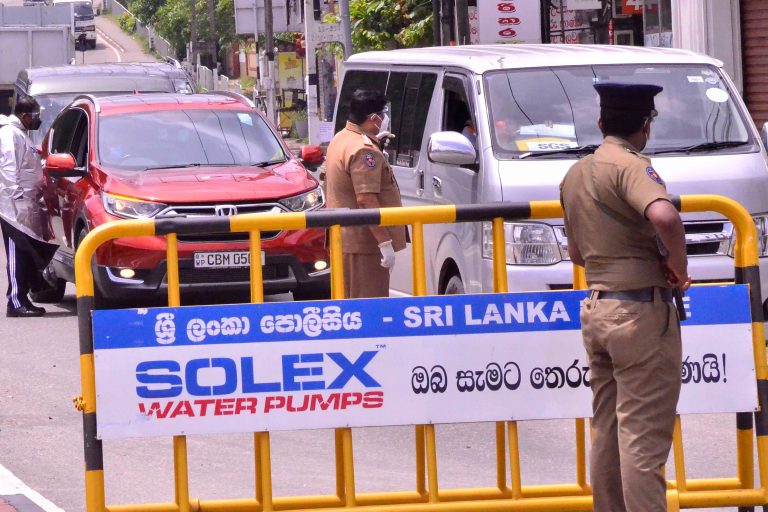 හෙට ඉදන් ගමන් කරන වාහනවලට පාට පාට ස්ටිකර් හෙට ඉදන් ගමන් කරන වාහනවලට පාට පාට ස්ටිකර්