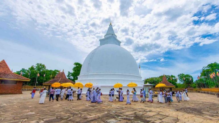 සේරුවිල මංගල රජමහා විහාරයේ විහාරාධිපති ධුරය දරන හිමිවරු දෙදෙනෙක්!