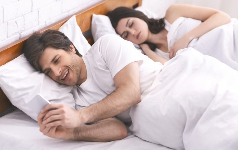 ඔබත් Porn බලන්න ඇබ්බැහි වෙලාද? – මේ විද්‍යාත්මක විග්‍රහය අනිවාර්යයෙන්ම කියවන්න