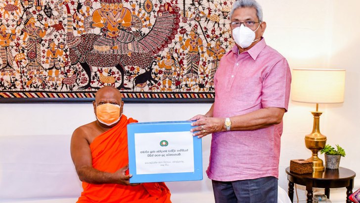 බෝදාගම චන්දිම හිමියෝ මිලියන 15ක සෞඛ්යාරක්ෂණ උපකරණ තොගයක් ජනපතිට පිරිනමති බෝදාගම චන්දිම හිමියෝ මිලියන 15ක සෞඛ්යාරක්ෂණ උපකරණ තොගයක් ජනපතිට පිරිනමති