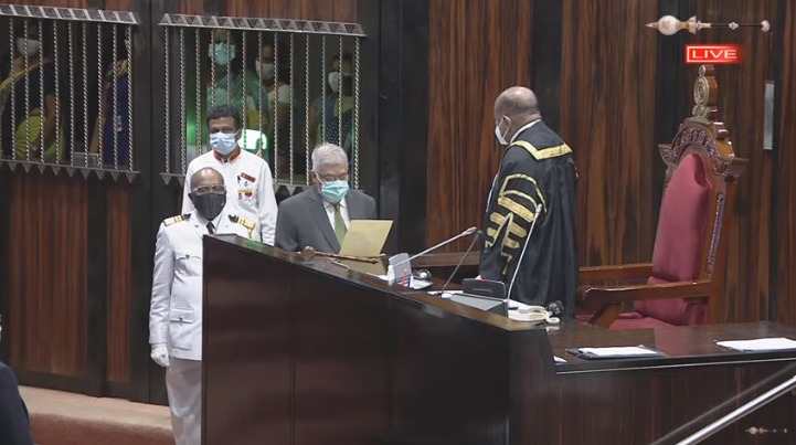රනිල් පාර්ලිමේන්තුවේදී දිවුරයි රනිල් පාර්ලිමේන්තුවේදී දිවුරයි