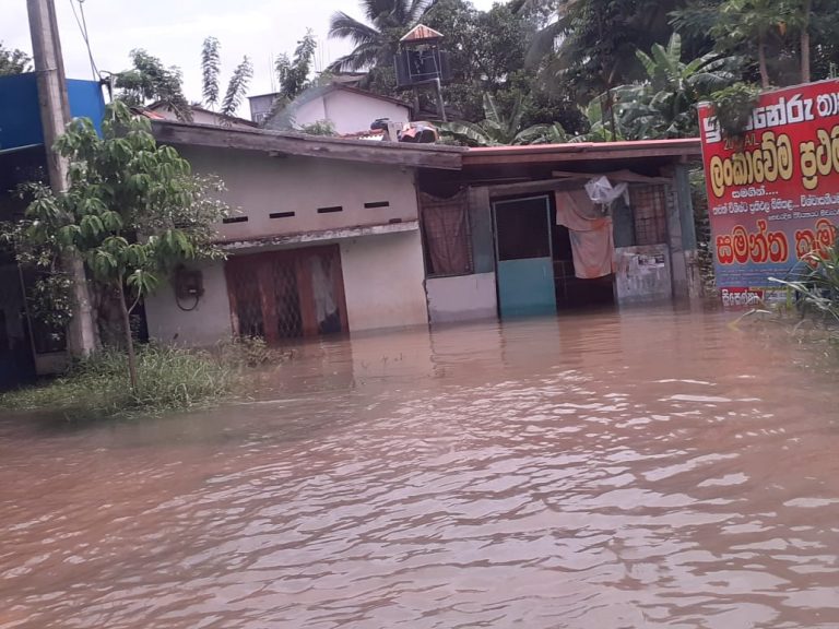 මහ වැස්සෙන් දෙලක්ෂයකට ආසන්න පිරිසක් පීඩාවට