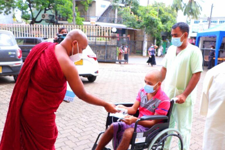 අපේක්ෂා රෝහලට පරිත්යාගයක් අපේක්ෂා රෝහලට පරිත්යාගයක්