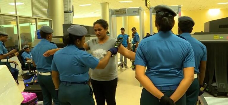 ගුවන් තොටුපළ සෙකියුරිටි ජොබ් දේශපාලන ප්රබලයකුගේ හෙංචයියන්ට හොර පාරෙන් ගුවන් තොටුපළ සෙකියුරිටි ජොබ් දේශපාලන ප්රබලයකුගේ හෙංචයියන්ට හොර පාරෙන්