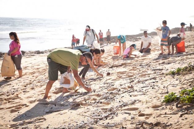 නෞකා ගින්නෙන් හානි වූ වෙරළ පිරිසිදු කිරීමට ඕස්ට්‍රේලියාවෙන් අතහිත