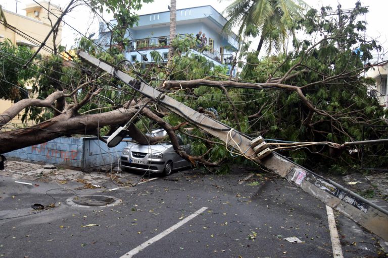 රට පුරා විදුලි බිදවැටීම් අසූදහසක් පනී