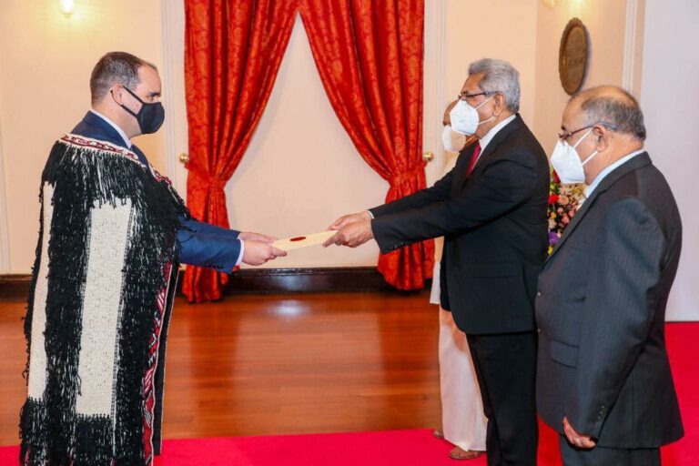 ලංකාවේ පළමු නවසීලන්ත මහ කොමසාරිස් අක්තපත්ර භාරගනී ලංකාවේ පළමු නවසීලන්ත මහ කොමසාරිස් අක්තපත්ර භාරගනී
