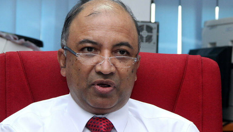 තව ටික කලක් කඩ වසා තැබිය යුතුයි