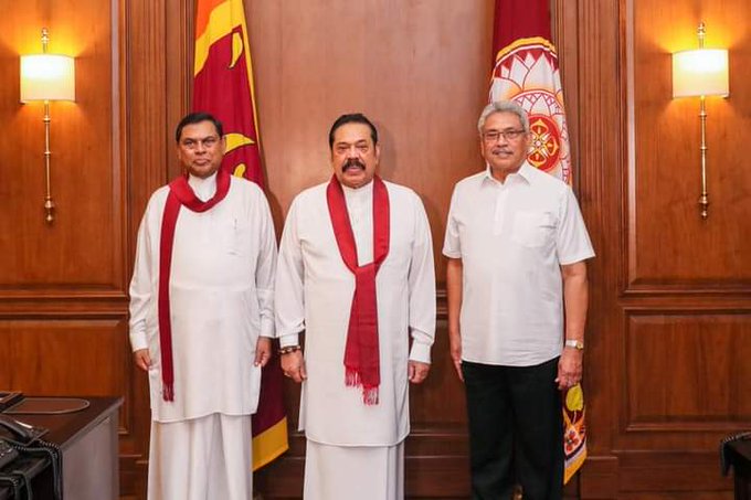 මහින්ද-බැසිල් දිවුරුම් දෙති මහින්ද-බැසිල් දිවුරුම් දෙති