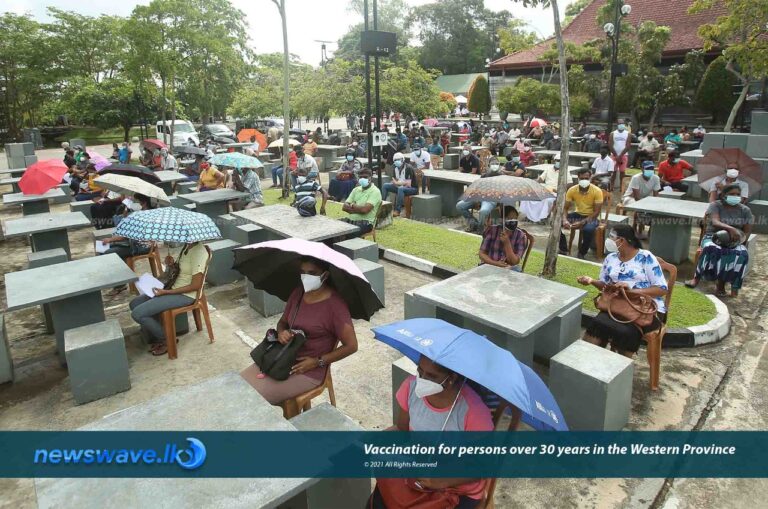 දියත උයනේ දී කළ හමුදාවේ කොවිඩ් එන්නත් මෙහෙයුම දියත උයනේ දී කළ හමුදාවේ කොවිඩ් එන්නත් මෙහෙයුම
