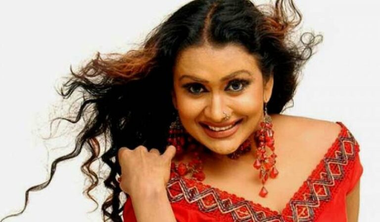 රංගන ශිල්පිනී අනූෂා දමයන්ති රහස් පොලීසිය හමුවට රංගන ශිල්පිනී අනූෂා දමයන්ති රහස් පොලීසිය හමුවට