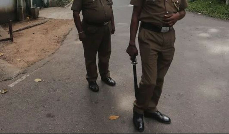 බන්ධනාගාර නියාමක අයිස් එක්ක අලුත්ගමින් අල්ලයි බන්ධනාගාර නියාමක අයිස් එක්ක අලුත්ගමින් අල්ලයි