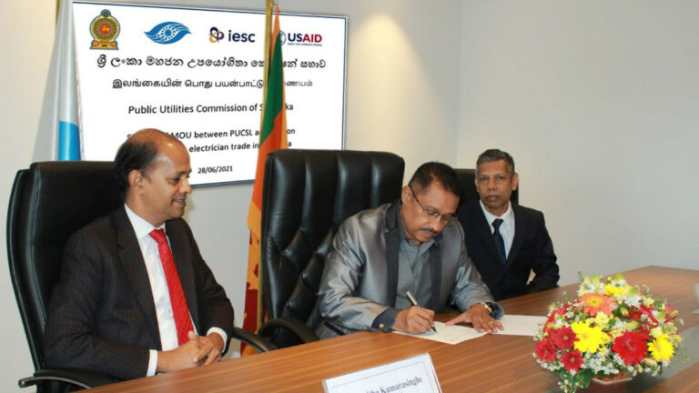 රටපුරා විදුලි කාර්මිකයන් 45000කට නොමිලේ වෘත්තිය සුදුසුකම් ලබාදෙන වැඩසටහනක් රටපුරා විදුලි කාර්මිකයන් 45000කට නොමිලේ වෘත්තිය සුදුසුකම් ලබාදෙන වැඩසටහනක්