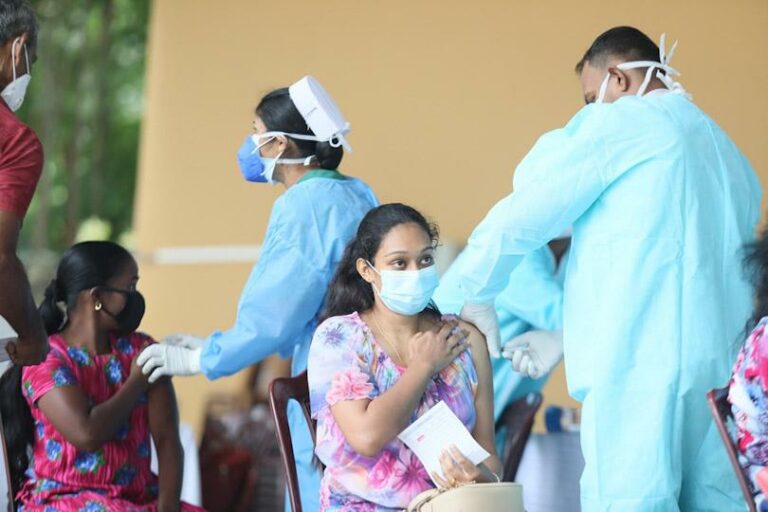 අවුරුදු 18ට වැඩි අයට කොවිඩ් එන්නත්කරණය ඇරඹේ