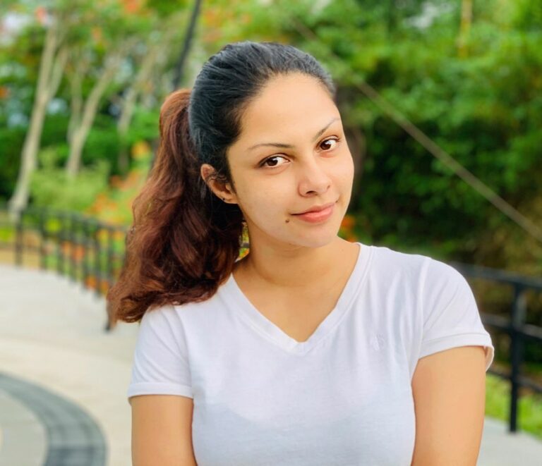 රංගන ශිල්පිනී ශලනී තාරකාටත් කොවිඩ් රංගන ශිල්පිනී ශලනී තාරකාටත් කොවිඩ්