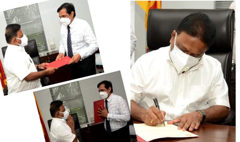 ජනමාධ්‍ය ඇමති වැඩ අරඹයි