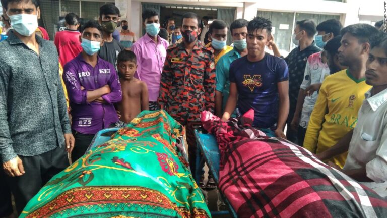 විවාහයට යද්දී මනාලයා ඇතුළු පිරිසට හෙණගහලා – 16ක් මරුට විවාහයට යද්දී මනාලයා ඇතුළු පිරිසට හෙණගහලා – 16ක් මරුට