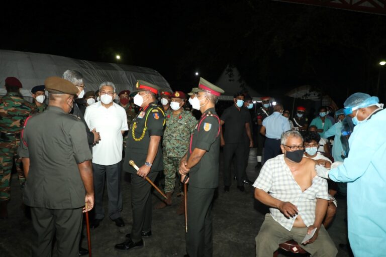 24 පැයේම එන්නත් දෙන හැටි බලන්න ජනපති ගිහින් 24 පැයේම එන්නත් දෙන හැටි බලන්න ජනපති ගිහින්