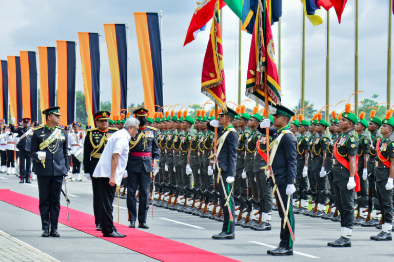 ජනාධිපති ගෝඨාභය අකුරේගොඩ හමුදා මූලස්ථානයට ජනාධිපති ගෝඨාභය අකුරේගොඩ හමුදා මූලස්ථානයට