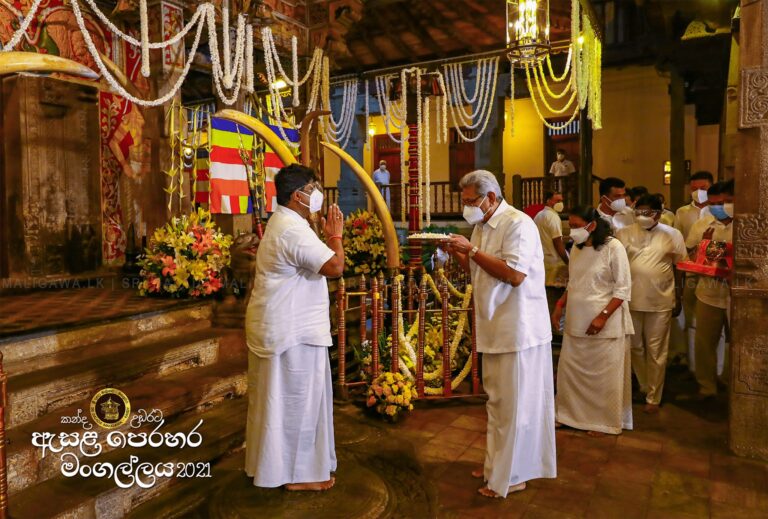 ජනපති දළදා සමිඳු වැඳපුදා ගනී