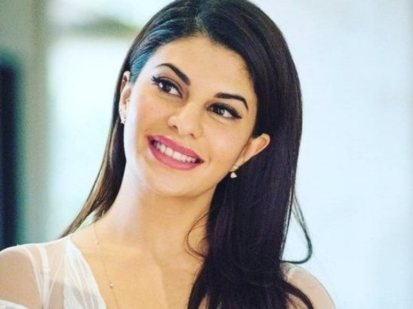කළු සල්ලි සුදුකිරීමක් ගැන ජැකලින්ගෙන් දිල්ලි බලධාරීහු ප්‍රශ්න කරති