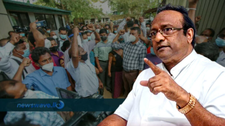 උද්ඝෝෂණය කරන ගුරුවරුන්ට අතක්වත් තියන්න එපා කීවේ කවුද? උද්ඝෝෂණය කරන ගුරුවරුන්ට අතක්වත් තියන්න එපා කීවේ කවුද?