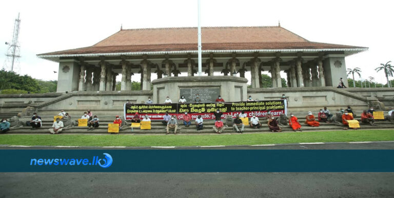 ගුරු අරගලය සත්යග්රහයකට ගුරු අරගලය සත්යග්රහයකට
